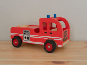 idée cadeaux bébé 1 an : Camion de pompier en bois