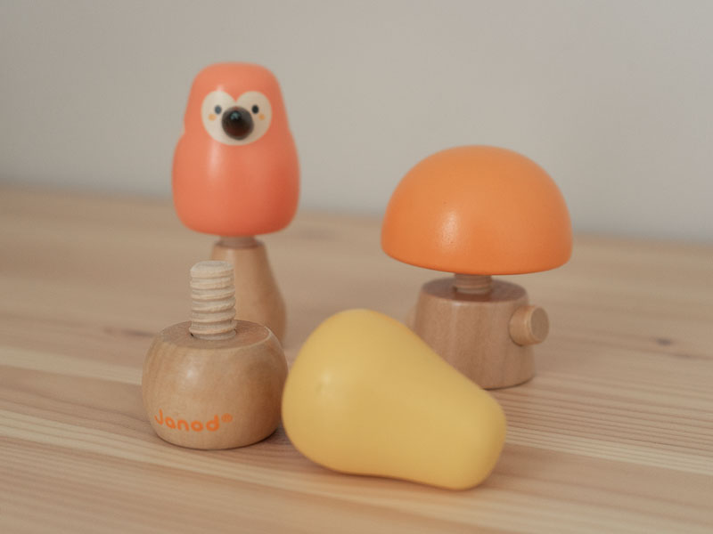 Jouet en bois à visser